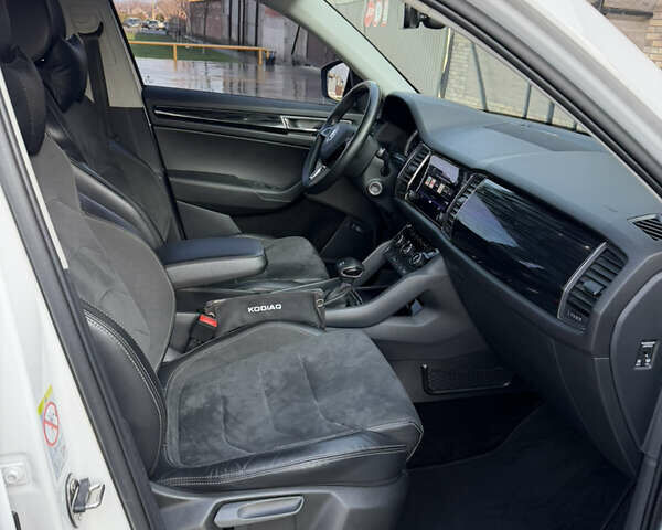 Білий Шкода Kodiaq, об'ємом двигуна 1.98 л та пробігом 239 тис. км за 22500 $, фото 22 на Automoto.ua
