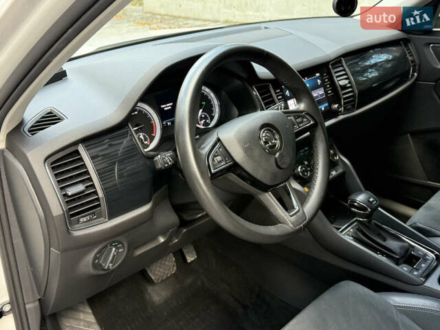 Білий Шкода Kodiaq, об'ємом двигуна 1.97 л та пробігом 79 тис. км за 31000 $, фото 14 на Automoto.ua