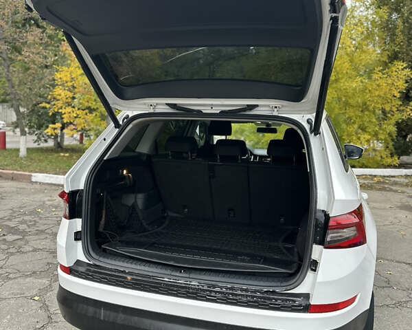 Білий Шкода Kodiaq, об'ємом двигуна 1.97 л та пробігом 200 тис. км за 24950 $, фото 13 на Automoto.ua