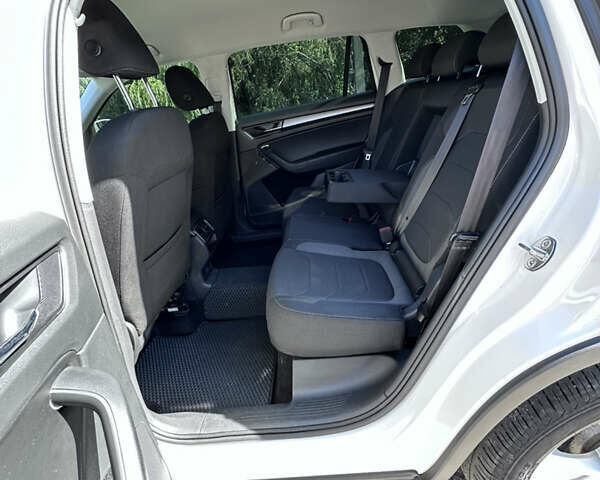 Белый Шкода Kodiaq, объемом двигателя 1.97 л и пробегом 200 тыс. км за 27000 $, фото 12 на Automoto.ua