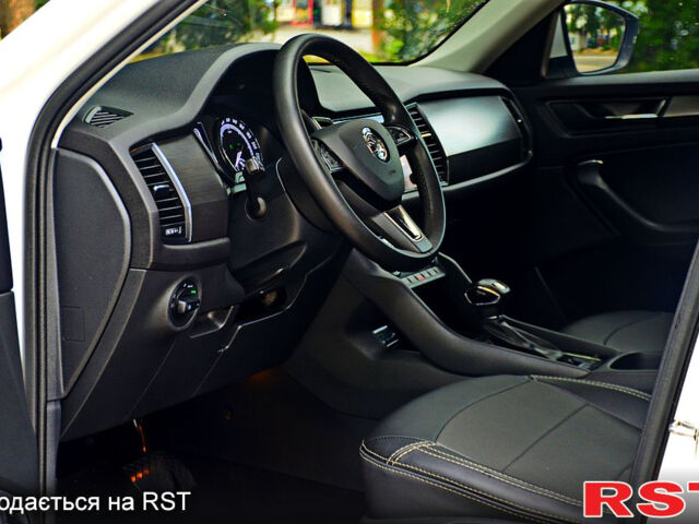 Белый Шкода Kodiaq, объемом двигателя 2 л и пробегом 105 тыс. км за 31200 $, фото 6 на Automoto.ua
