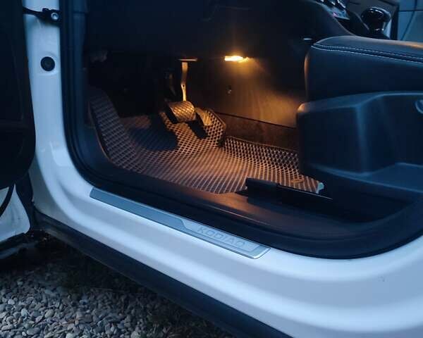 Білий Шкода Kodiaq, об'ємом двигуна 1.97 л та пробігом 215 тис. км за 27700 $, фото 54 на Automoto.ua