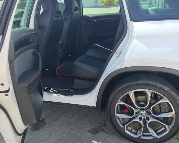 Білий Шкода Kodiaq, об'ємом двигуна 1.97 л та пробігом 160 тис. км за 35999 $, фото 1 на Automoto.ua