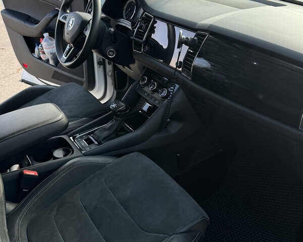 Шкода Kodiaq 2019 у Харкові на Automoto.ua Білий Шкода Kodiaq, об'ємом двигуна 1.98 л та пробігом 99 тис. км за 29000 $, фото 20 на Automoto.ua
