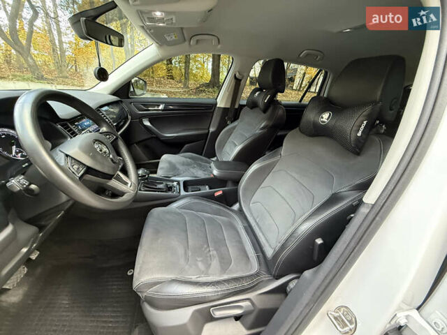 Білий Шкода Kodiaq, об'ємом двигуна 1.97 л та пробігом 79 тис. км за 31000 $, фото 13 на Automoto.ua