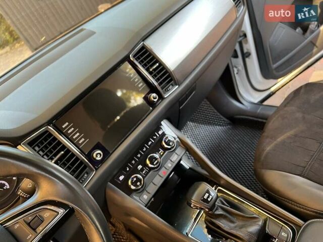 Белый Шкода Kodiaq, объемом двигателя 1.97 л и пробегом 118 тыс. км за 29700 $, фото 23 на Automoto.ua