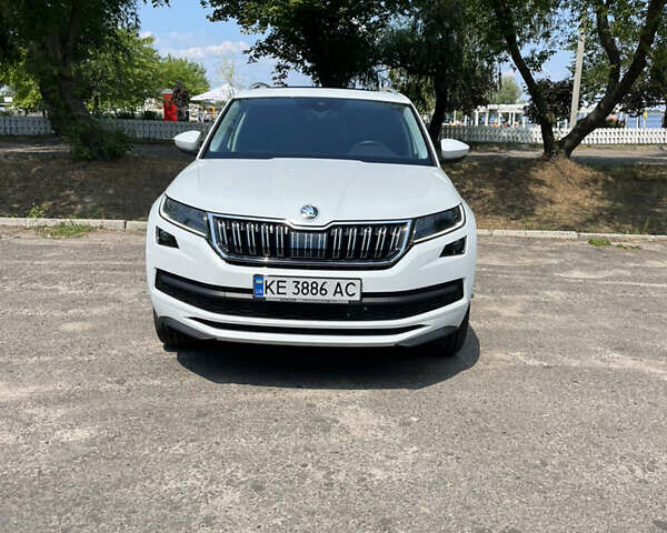 Білий Шкода Kodiaq, об'ємом двигуна 1.97 л та пробігом 182 тис. км за 33500 $, фото 3 на Automoto.ua