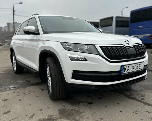 Белый Шкода Kodiaq, объемом двигателя 1.97 л и пробегом 200 тыс. км за 23000 $, фото 2 на Automoto.ua