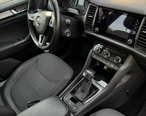 Белый Шкода Kodiaq, объемом двигателя 1.97 л и пробегом 260 тыс. км за 24900 $, фото 3 на Automoto.ua