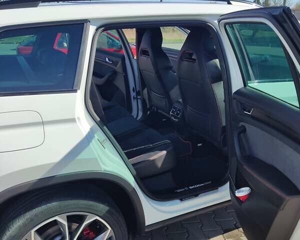Білий Шкода Kodiaq, об'ємом двигуна 1.97 л та пробігом 160 тис. км за 35999 $, фото 10 на Automoto.ua