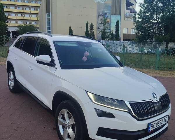 Білий Шкода Kodiaq, об'ємом двигуна 1.97 л та пробігом 215 тис. км за 27700 $, фото 5 на Automoto.ua