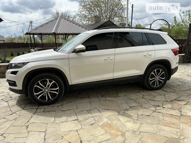 Белый Шкода Kodiaq, объемом двигателя 1.97 л и пробегом 51 тыс. км за 32700 $, фото 3 на Automoto.ua