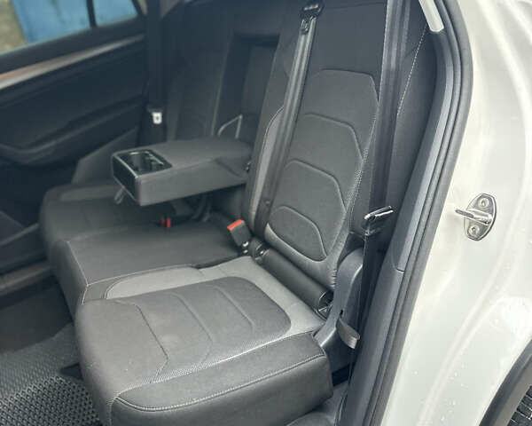 Білий Шкода Kodiaq, об'ємом двигуна 1.97 л та пробігом 200 тис. км за 24950 $, фото 11 на Automoto.ua