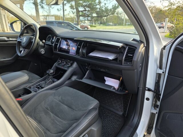 Белый Шкода Kodiaq, объемом двигателя 2 л и пробегом 187 тыс. км за 28800 $, фото 6 на Automoto.ua