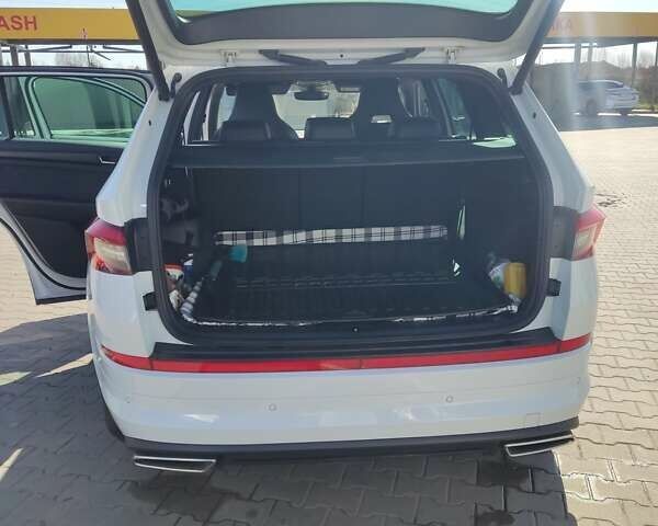 Білий Шкода Kodiaq, об'ємом двигуна 1.97 л та пробігом 160 тис. км за 35999 $, фото 5 на Automoto.ua