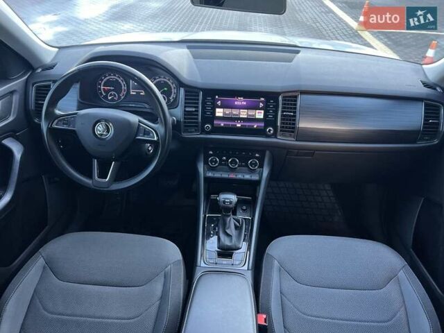 Белый Шкода Kodiaq, объемом двигателя 1.97 л и пробегом 219 тыс. км за 26200 $, фото 19 на Automoto.ua