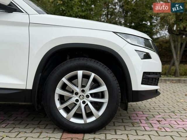 Белый Шкода Kodiaq, объемом двигателя 1.98 л и пробегом 56 тыс. км за 30500 $, фото 34 на Automoto.ua