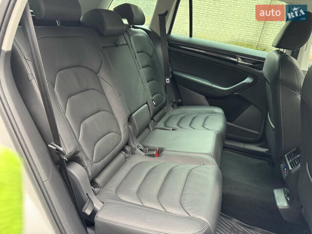 Белый Шкода Kodiaq, объемом двигателя 1.97 л и пробегом 237 тыс. км за 26500 $, фото 68 на Automoto.ua