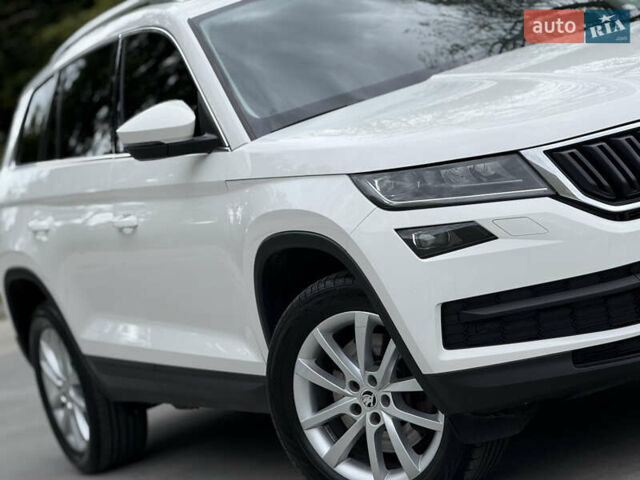 Белый Шкода Kodiaq, объемом двигателя 1.97 л и пробегом 164 тыс. км за 29990 $, фото 2 на Automoto.ua