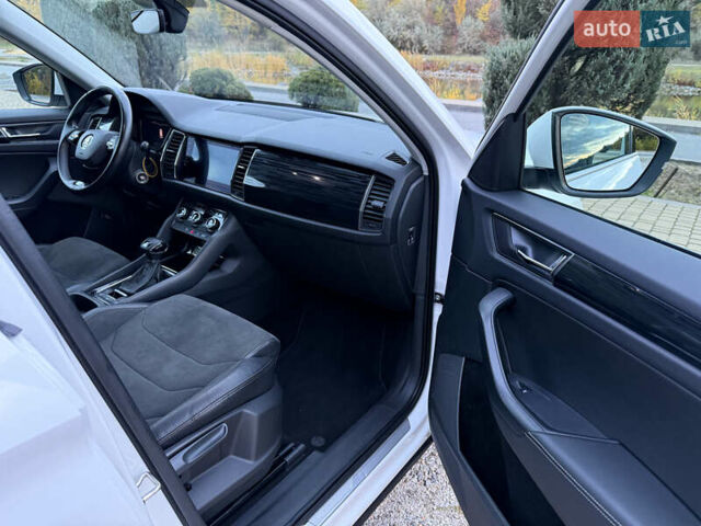 Белый Шкода Kodiaq, объемом двигателя 1.98 л и пробегом 95 тыс. км за 26699 $, фото 31 на Automoto.ua