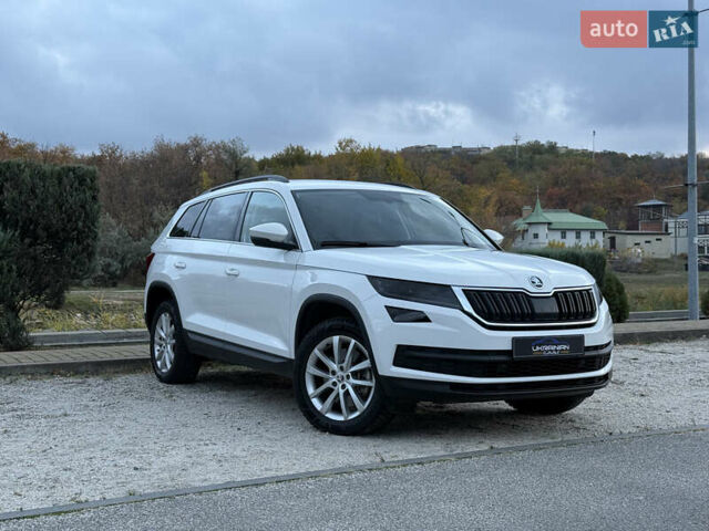 Белый Шкода Kodiaq, объемом двигателя 1.98 л и пробегом 95 тыс. км за 26699 $, фото 1 на Automoto.ua