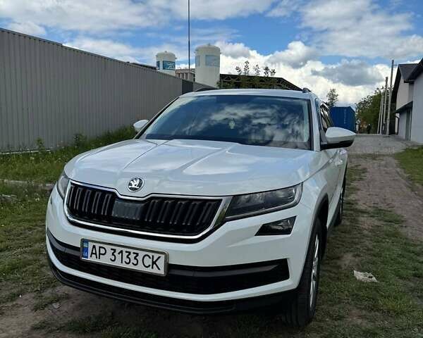 Белый Шкода Kodiaq, объемом двигателя 1.98 л и пробегом 33 тыс. км за 34500 $, фото 2 на Automoto.ua