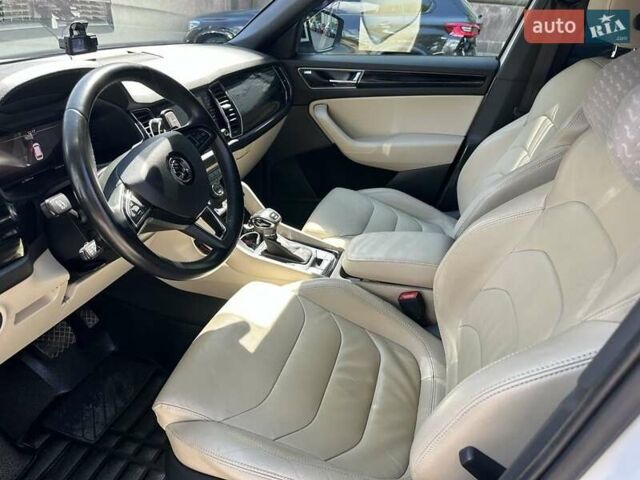 Белый Шкода Kodiaq, объемом двигателя 2 л и пробегом 199 тыс. км за 29900 $, фото 5 на Automoto.ua