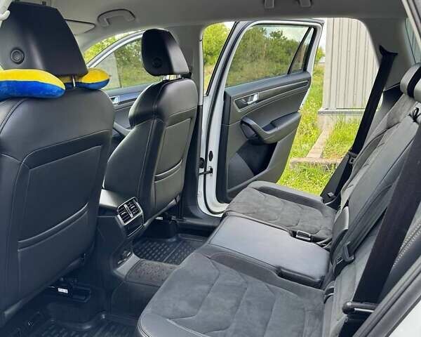 Белый Шкода Kodiaq, объемом двигателя 1.98 л и пробегом 33 тыс. км за 34500 $, фото 23 на Automoto.ua