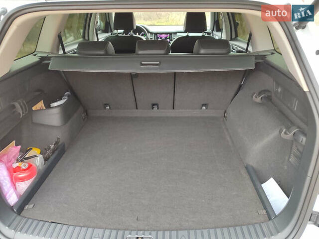 Белый Шкода Kodiaq, объемом двигателя 1.98 л и пробегом 74 тыс. км за 29500 $, фото 22 на Automoto.ua
