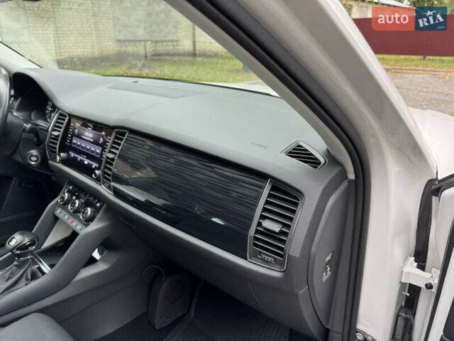 Белый Шкода Kodiaq, объемом двигателя 1.97 л и пробегом 237 тыс. км за 26500 $, фото 72 на Automoto.ua