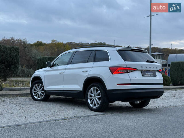 Белый Шкода Kodiaq, объемом двигателя 1.98 л и пробегом 95 тыс. км за 26699 $, фото 7 на Automoto.ua