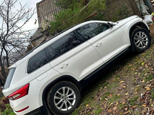 Белый Шкода Kodiaq, объемом двигателя 2 л и пробегом 78 тыс. км за 30900 $, фото 5 на Automoto.ua