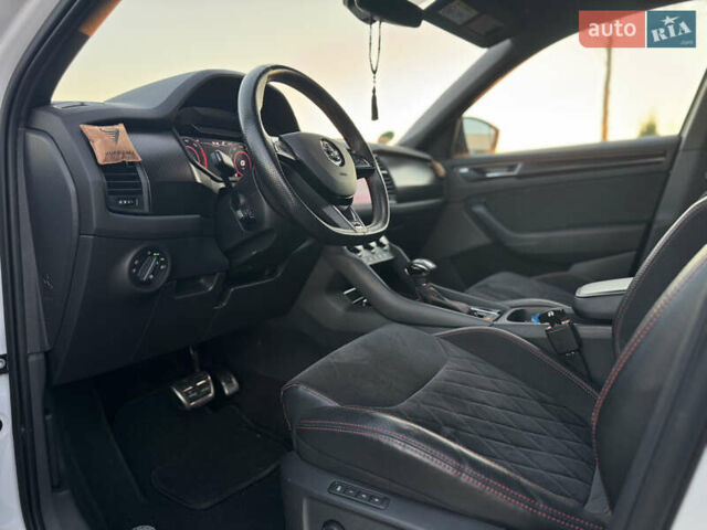 Белый Шкода Kodiaq, объемом двигателя 2 л и пробегом 195 тыс. км за 34999 $, фото 31 на Automoto.ua