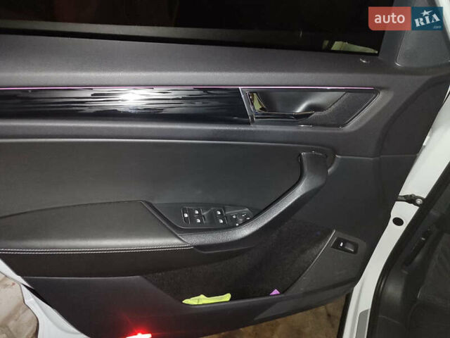 Белый Шкода Kodiaq, объемом двигателя 1.98 л и пробегом 74 тыс. км за 29500 $, фото 26 на Automoto.ua