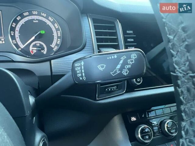 Белый Шкода Kodiaq, объемом двигателя 1.97 л и пробегом 219 тыс. км за 26200 $, фото 27 на Automoto.ua