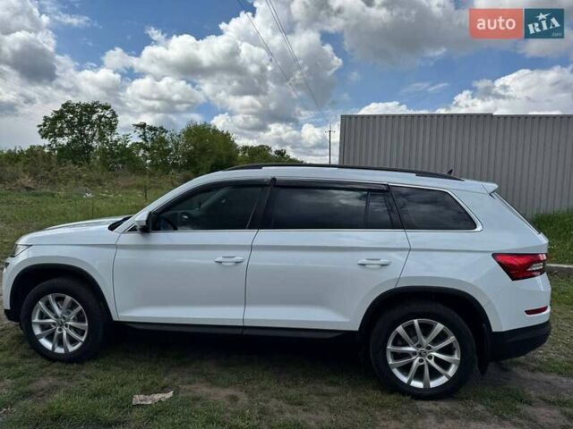 Белый Шкода Kodiaq, объемом двигателя 1.98 л и пробегом 33 тыс. км за 34500 $, фото 4 на Automoto.ua