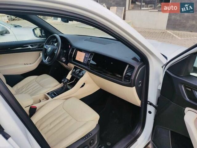 Білий Шкода Kodiaq, об'ємом двигуна 1.97 л та пробігом 190 тис. км за 30950 $, фото 32 на Automoto.ua