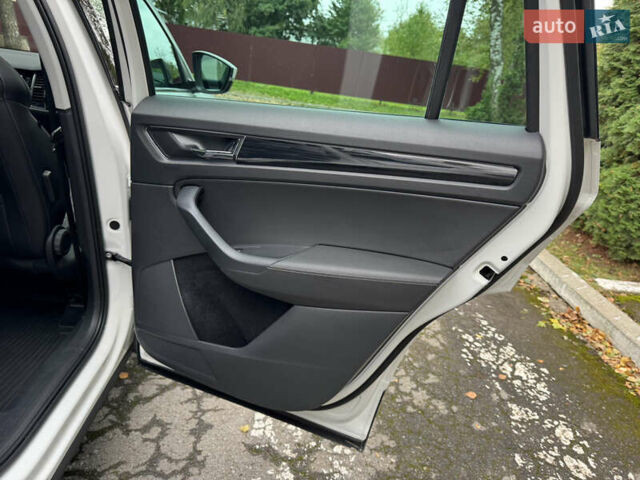 Белый Шкода Kodiaq, объемом двигателя 1.97 л и пробегом 237 тыс. км за 26500 $, фото 64 на Automoto.ua