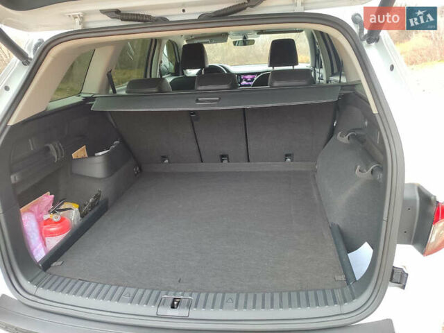 Белый Шкода Kodiaq, объемом двигателя 1.98 л и пробегом 74 тыс. км за 29500 $, фото 24 на Automoto.ua