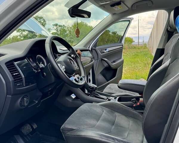 Белый Шкода Kodiaq, объемом двигателя 1.98 л и пробегом 33 тыс. км за 34500 $, фото 13 на Automoto.ua