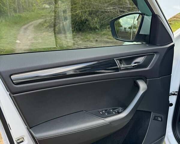 Белый Шкода Kodiaq, объемом двигателя 1.98 л и пробегом 33 тыс. км за 34500 $, фото 15 на Automoto.ua
