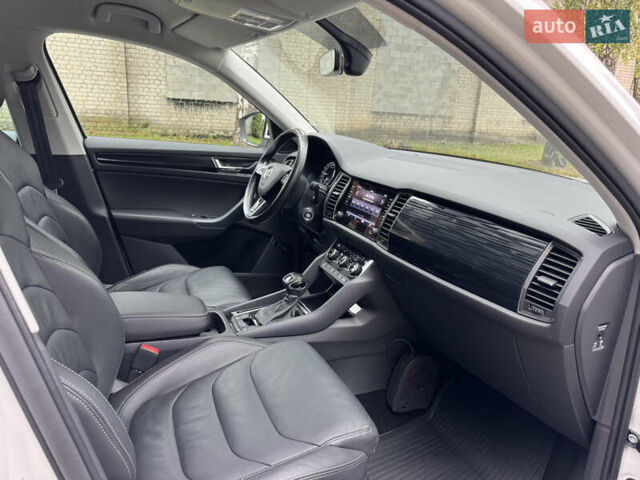 Белый Шкода Kodiaq, объемом двигателя 1.97 л и пробегом 237 тыс. км за 26500 $, фото 75 на Automoto.ua