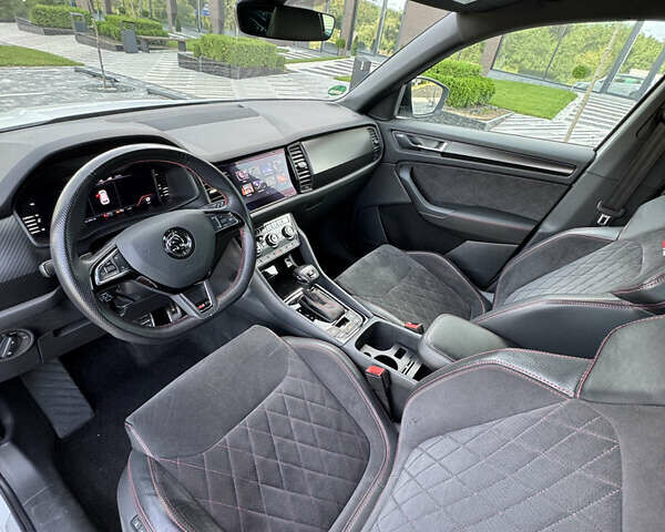 Шкода Kodiaq 2020 в Ужгороде на Automoto.ua Белый Шкода Kodiaq, объемом двигателя 2 л и пробегом 194 тыс. км за 34500 $, фото 18 на Automoto.ua