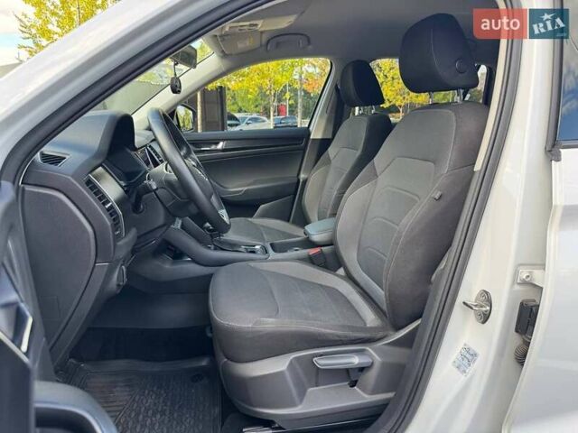 Шкода Kodiaq 2020 у Києві на Automoto.ua Білий Шкода Kodiaq, об'ємом двигуна 1.98 л та пробігом 72 тис. км за 28990 $, фото 7 на Automoto.ua