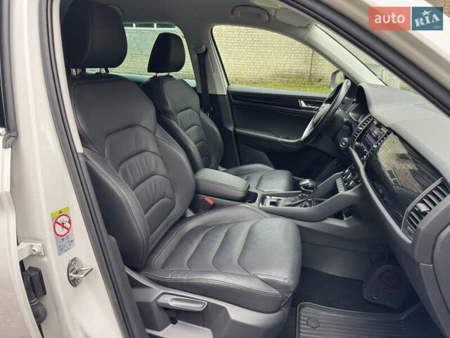 Белый Шкода Kodiaq, объемом двигателя 1.97 л и пробегом 237 тыс. км за 26500 $, фото 74 на Automoto.ua