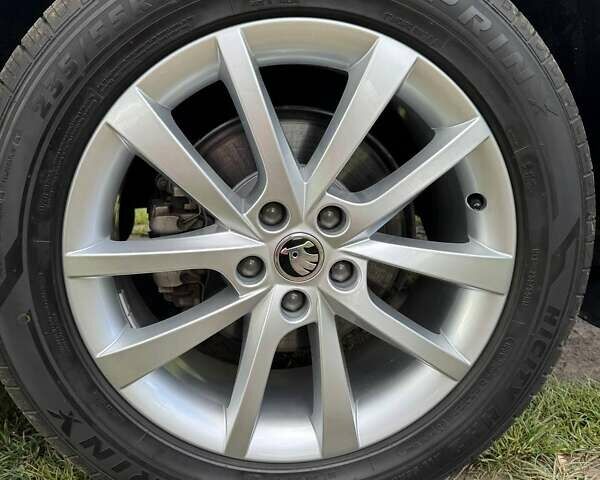 Белый Шкода Kodiaq, объемом двигателя 1.98 л и пробегом 33 тыс. км за 34500 $, фото 7 на Automoto.ua