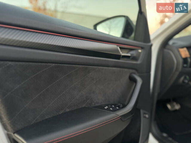 Белый Шкода Kodiaq, объемом двигателя 2 л и пробегом 195 тыс. км за 34999 $, фото 50 на Automoto.ua