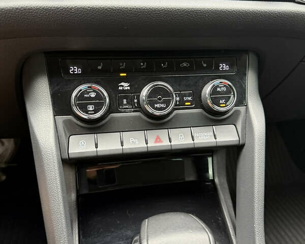 Белый Шкода Kodiaq, объемом двигателя 1.97 л и пробегом 164 тыс. км за 29990 $, фото 26 на Automoto.ua