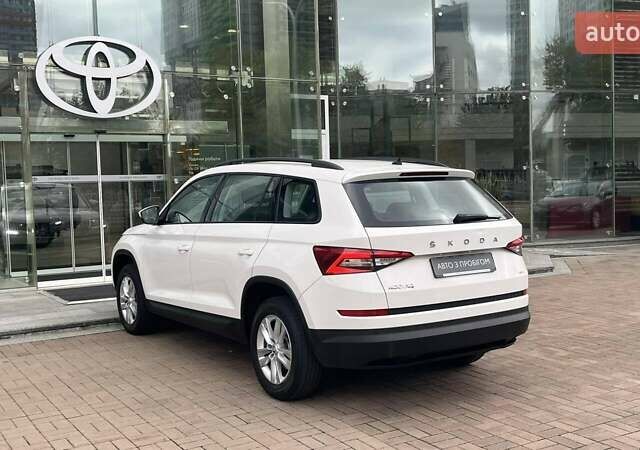 Шкода Kodiaq 2020 в Киеве на Automoto.ua Белый Шкода Kodiaq, объемом двигателя 1.98 л и пробегом 84 тыс. км за 25273 $, фото 1 на Automoto.ua