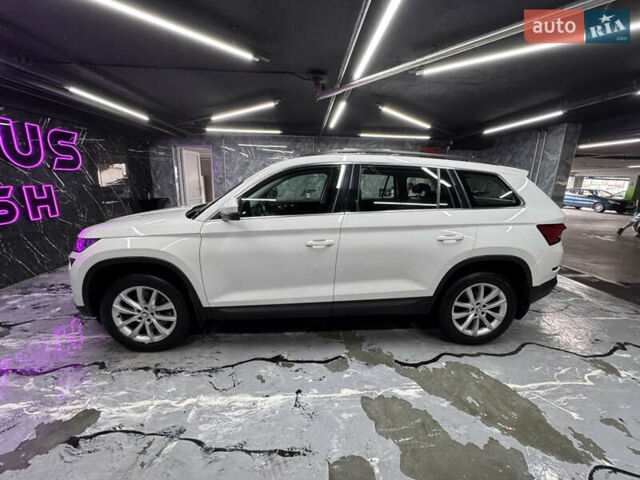 Белый Шкода Kodiaq, объемом двигателя 1.98 л и пробегом 90 тыс. км за 30500 $, фото 3 на Automoto.ua